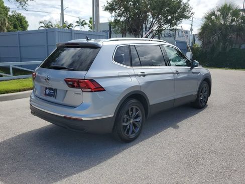 Certified 2023 Volkswagen Tiguan SE w/ Panoramic Sunroof Package AWD/4WD image 5