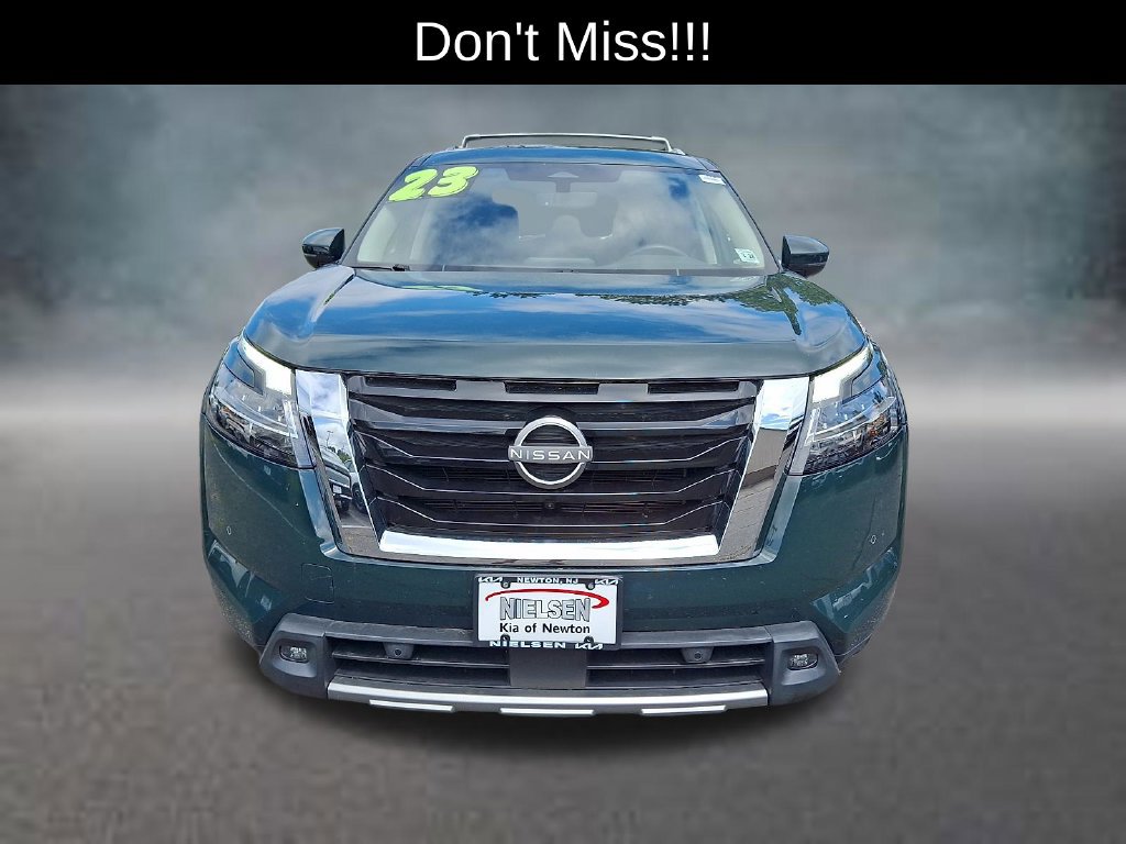 Used 2023 Nissan Pathfinder SL AWD/4WD image 3