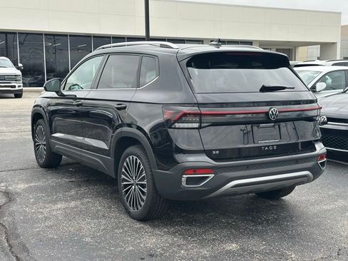 Used 2025 Volkswagen Taos SE image 5