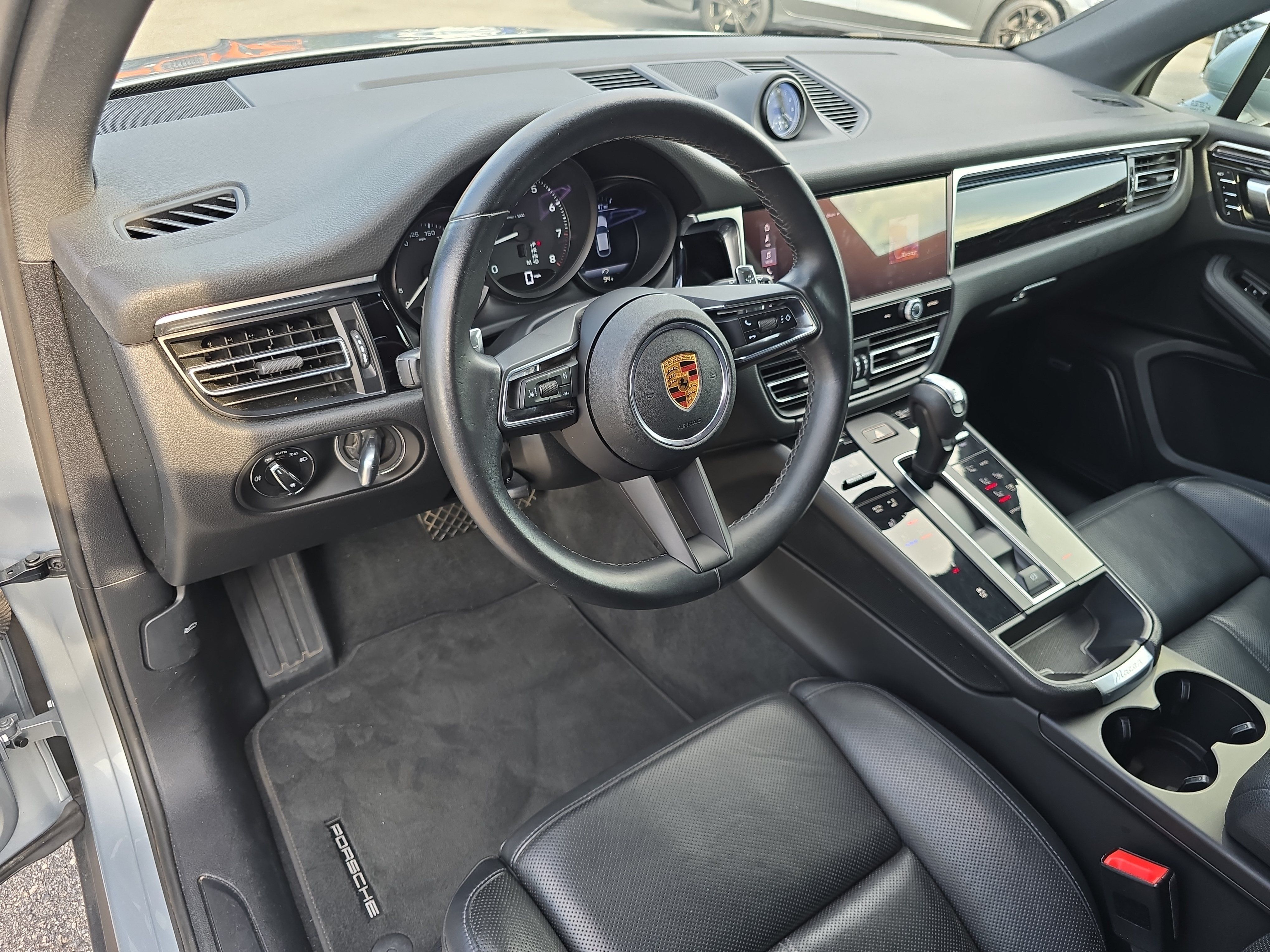 Used 2022 Porsche Macan AWD/4WD image 16