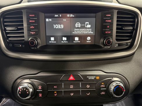 Used 2019 Kia Sorento AWD image 16