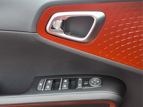Used 2025 Kia Soul GT-Line w/ GT-Line Technology Package FWD image 17