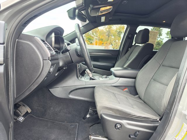 Used 2019 Jeep Grand Cherokee Laredo AWD/4WD image 22