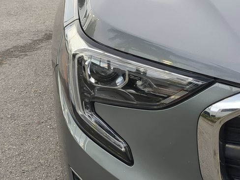 Used 2020 GMC Terrain SLE w/ Driver Convenience Package image 10