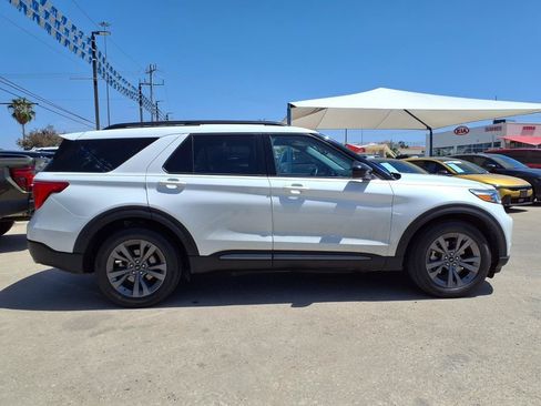 Used 2024 Ford Explorer XLT w/ Equipment Group 202A RWD image 9