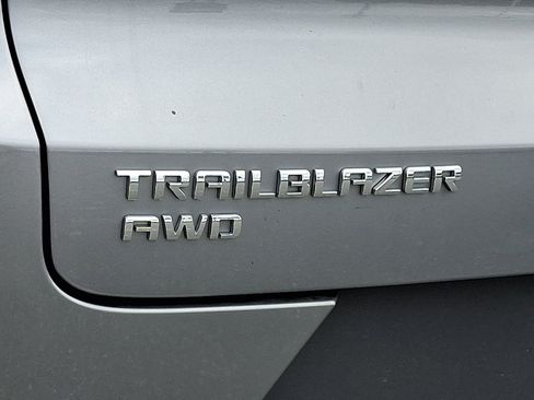 Used 2024 Chevrolet TrailBlazer LT AWD/4WD image 30