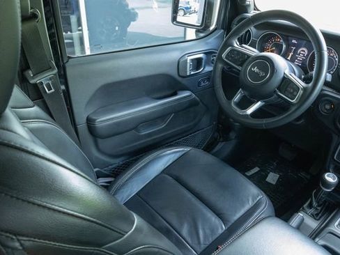 Used 2018 Jeep Wrangler Unlimited Sahara AWD/4WD image 23