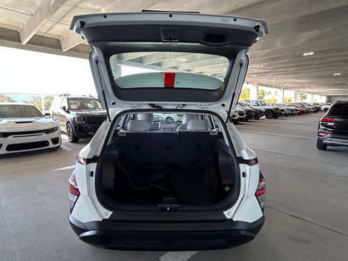 Used 2024 Hyundai Kona SE image 38