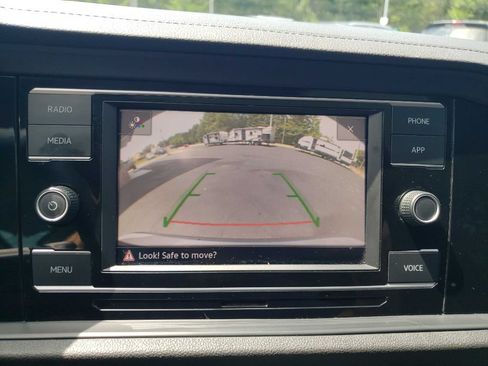 Used 2021 Volkswagen Jetta SE w/ SE Cold Weather Package FWD image 13