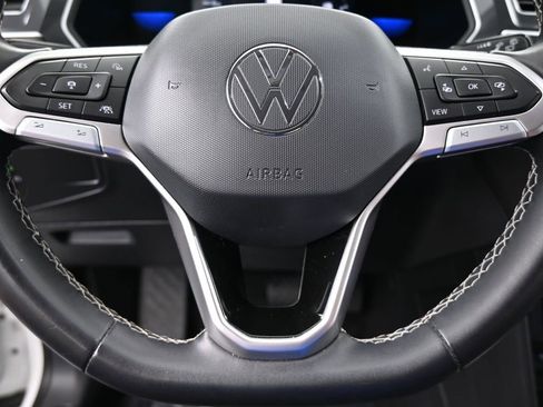 Used 2022 Volkswagen Tiguan SE image 30