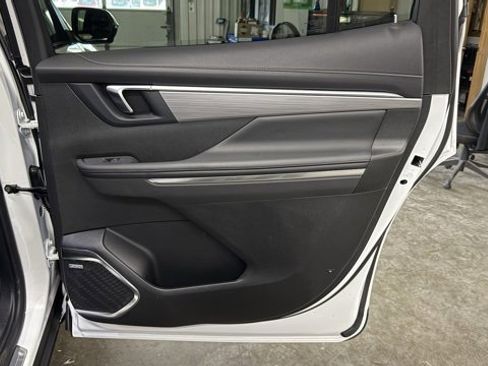 Used 2025 Buick Enclave Preferred image 26