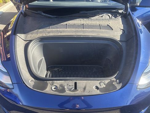 Used 2022 Tesla Model Y Long Range image 17