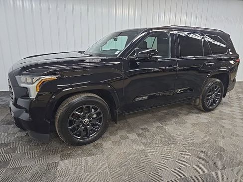 Used 2024 Toyota Sequoia Platinum AWD/4WD image 6