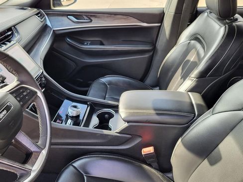 Used 2024 Jeep Grand Cherokee L Limited w/ Luxury Tech Group II image 31