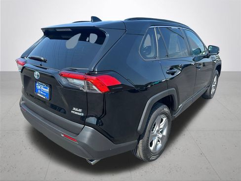 Used 2023 Toyota RAV4 XLE AWD/4WD image 7