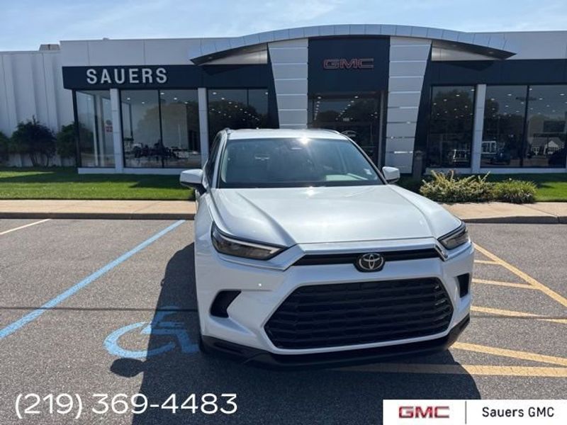 Used 2024 Toyota Grand Highlander XLE image 1