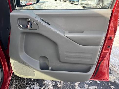 Used 2016 Nissan Frontier SV image 16