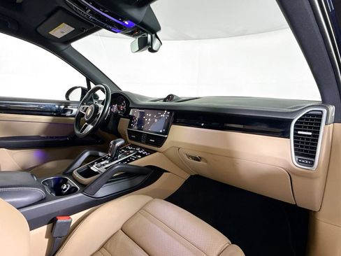 Certified 2023 Porsche Cayenne AWD/4WD image 17
