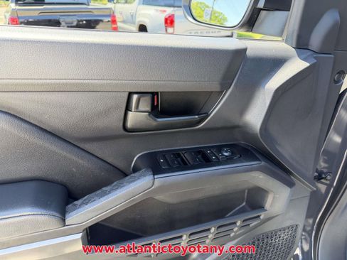 Certified 2025 Toyota Tacoma SR5 AWD/4WD image 23
