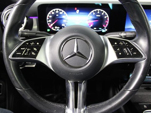 Used 2025 Mercedes-Benz CLA 250 4MATIC image 22