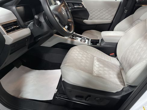 Used 2024 Mitsubishi Outlander SEL image 9