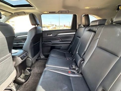 Used 2017 Toyota Highlander XLE image 26