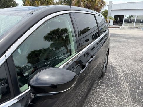 Used 2024 Chrysler Pacifica Limited FWD image 14