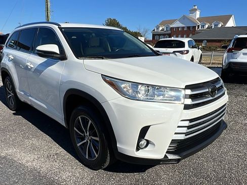 Used 2018 Toyota Highlander XLE image 3