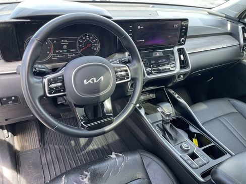 Certified 2022 Kia Sorento EX w/ Panoramic Sunroof Package FWD image 10
