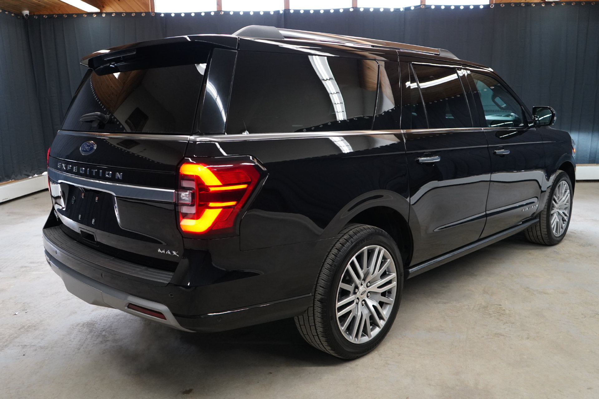 Used 2024 Ford Expedition Max Platinum AWD/4WD image 7
