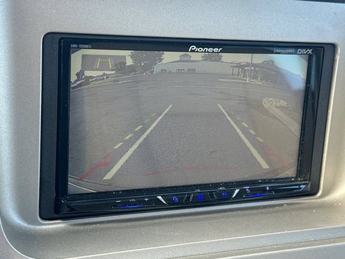Used 2005 Lincoln Navigator 4WD image 19