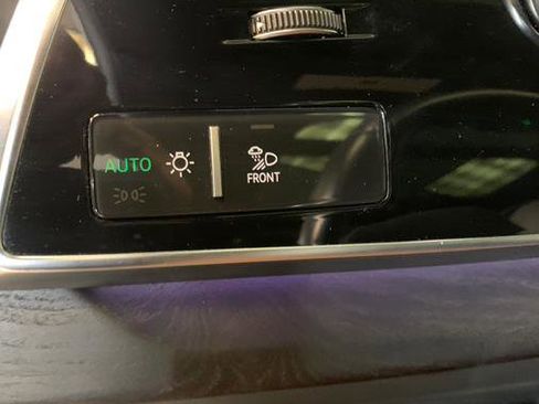 Used 2021 Audi Q8 Prestige w/ Prestige Package image 22