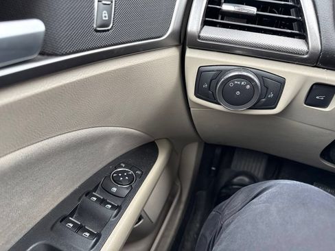 Used 2018 Ford Fusion SE FWD image 20