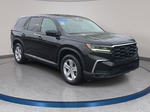 Used 2023 Honda Pilot LX image 3