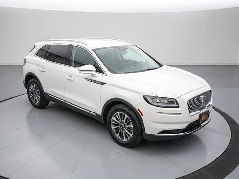 Used 2022 Lincoln Nautilus AWD w/ Premium Package image 3
