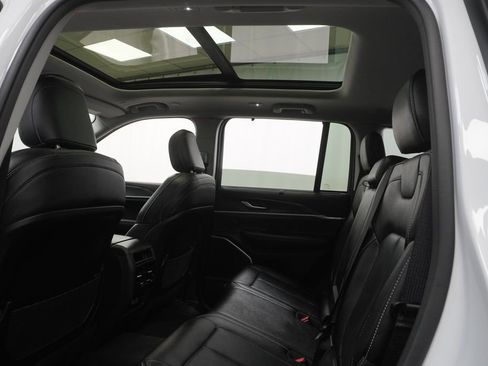 Used 2022 Jeep Grand Cherokee Limited 4xe w/ Luxury Tech Group II AWD/4WD image 24