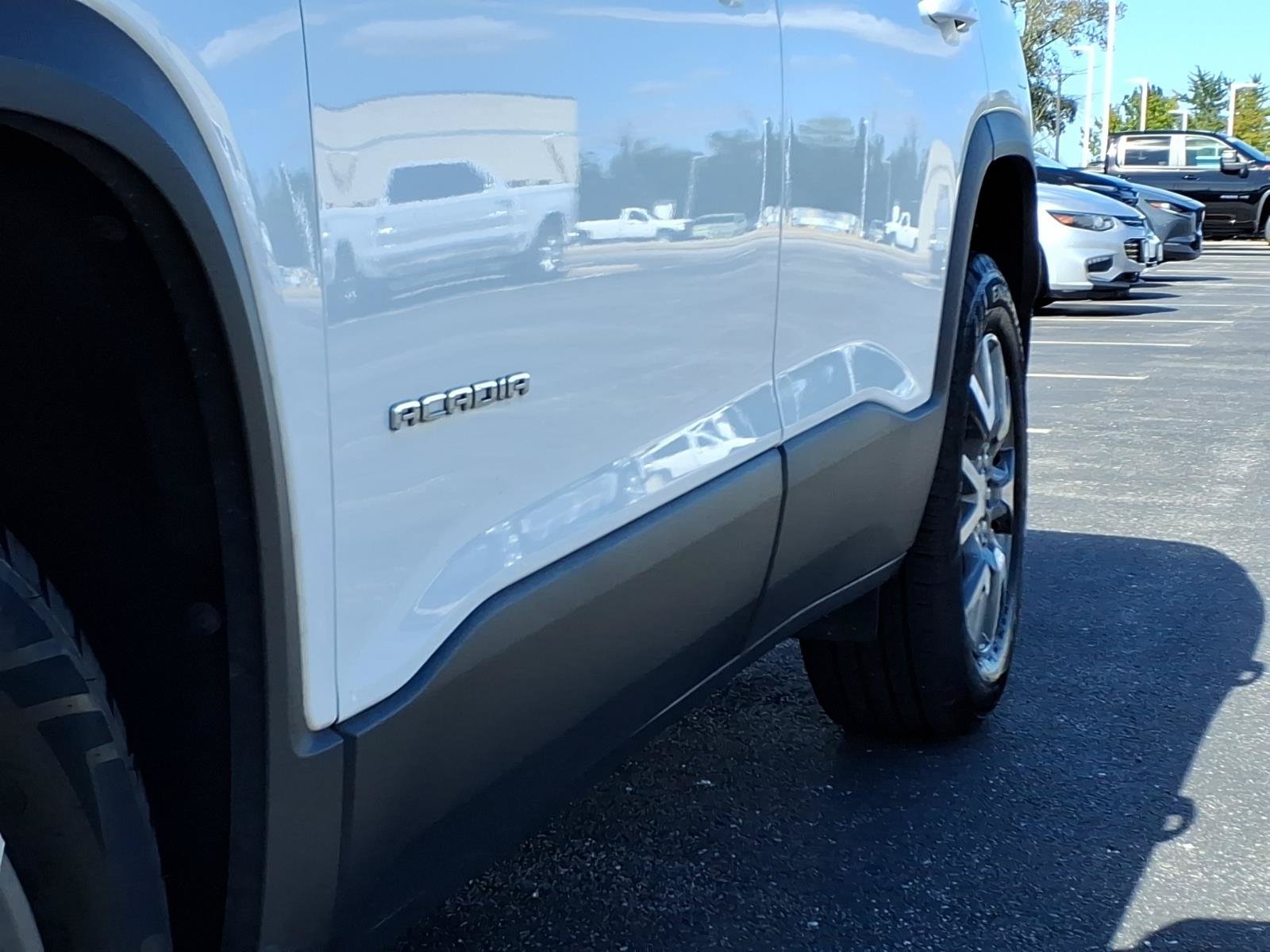 Used 2023 GMC Acadia SLT FWD image 34