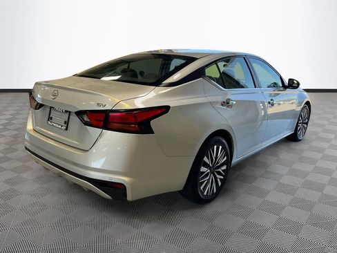 Used 2024 Nissan Altima 2.5 SV FWD image 7