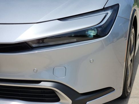 Used 2025 Toyota Prius Plug-In Hybrid FWD image 10
