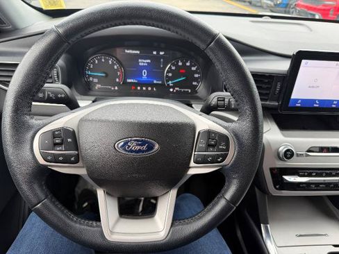 Certified 2022 Ford Explorer XLT w/ Equipment Group 202A AWD/4WD image 7