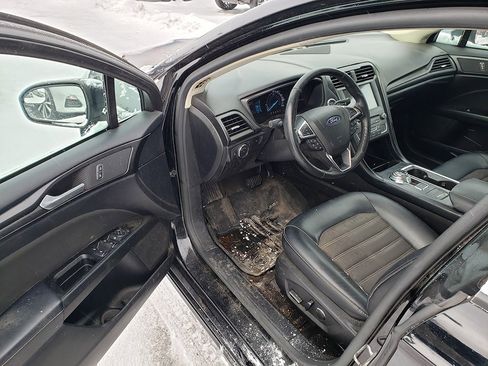 Certified 2018 Ford Fusion SE w/ Equipment Group 201A image 6