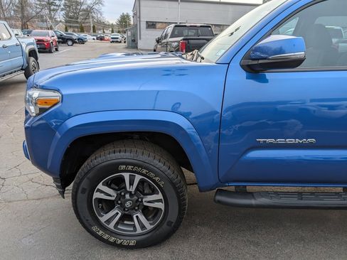 Certified 2017 Toyota Tacoma TRD Sport w/ Tow Package (A/T) image 2