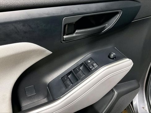 Certified 2022 Toyota Highlander LE image 30