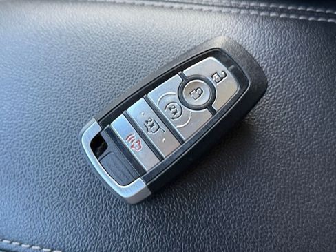 Used 2025 Ford Escape Platinum AWD/4WD image 31