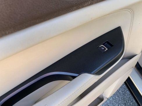 Used 2014 Cadillac SRX Luxury w/ Driver Awareness Package image 31