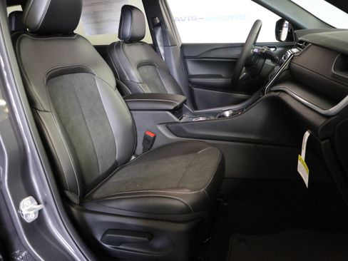 New 2025 Jeep Grand Cherokee L Altitude image 21