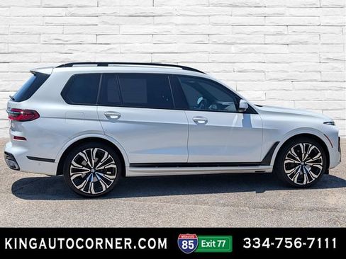 Used 2023 BMW X7 xDrive40i w/ M Sport Package AWD/4WD image 4