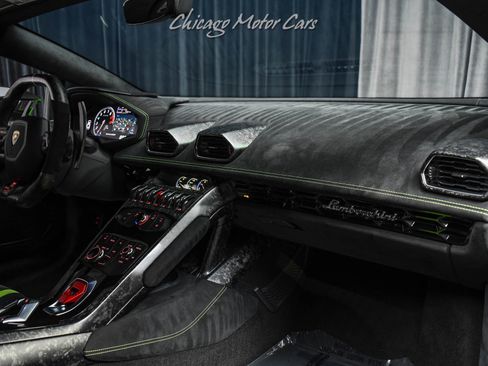 Used 2018 Lamborghini Huracan Performante AWD/4WD image 21