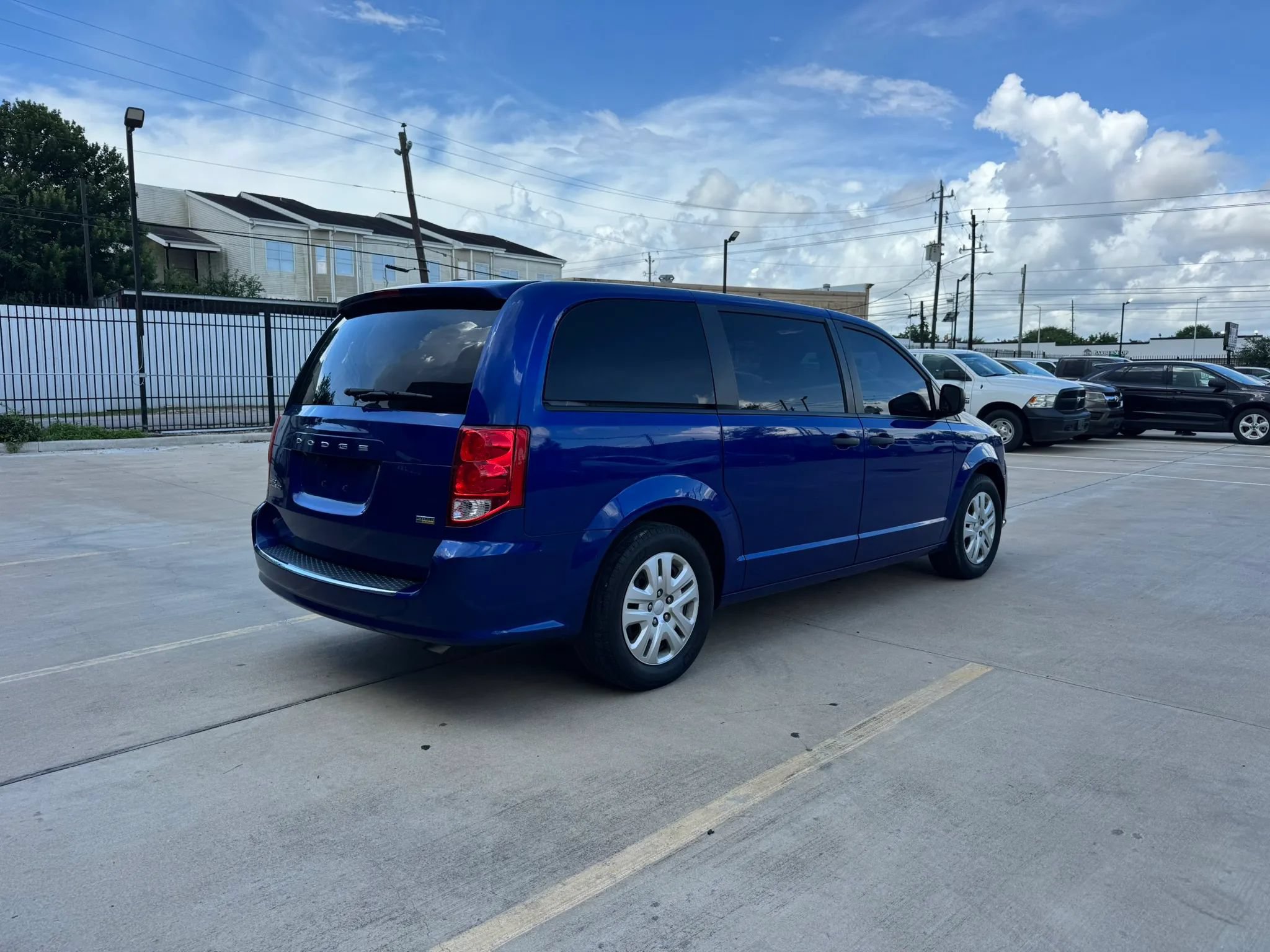 Used 2019 Dodge Grand Caravan SE w/ UConnect Hands-Free Group FWD image 11