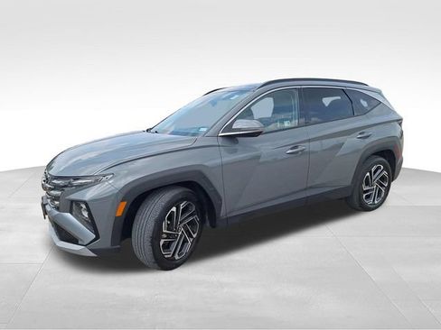 Used 2025 Hyundai Tucson Limited FWD image 3
